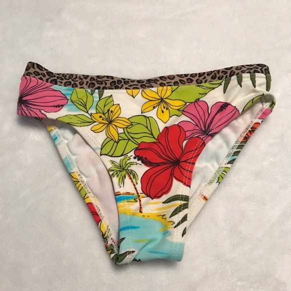 Xhilaration swimsuit. - Picture 5 of 12